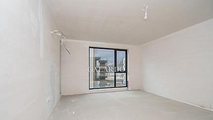 Beautiful south-facing 1-bedroom apartment in a Gated complex with Act 16