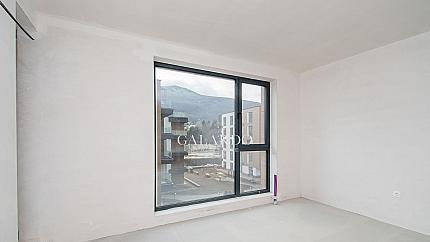 Beautiful south-facing 1-bedroom apartment in a Gated complex with Act 16