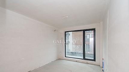 Beautiful south-facing 1-bedroom apartment in a Gated complex with Act 16