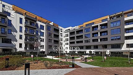 Двустаен апартамент в затворен комплекс до МОЛ Парадайс