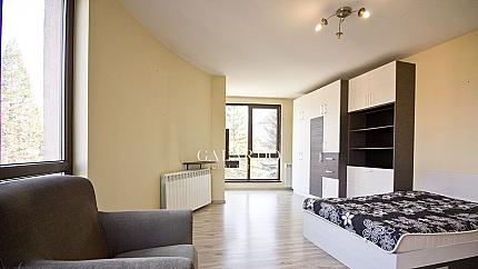 Просторен апартамент в представителна сграда