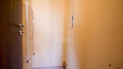 Просторен апартамент в представителна сграда