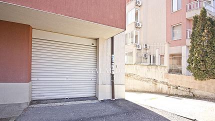 Просторен апартамент в представителна сграда