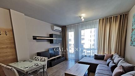 Двустаен апартамент в затворен комплекс в Кръстова вада