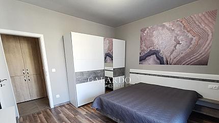 Двустаен апартамент в затворен комплекс в Кръстова вада