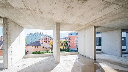 Уникален 4-стаен апартамент за продажба