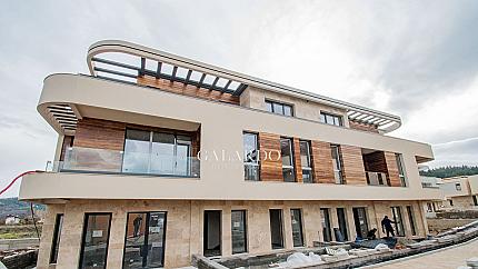 Апартамент с 3 спални в луксозен затворен комплекс с басейн.