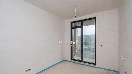 Апартамент с 3 спални в луксозен затворен комплекс с басейн.