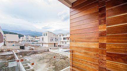 Апартамент с 3 спални в луксозен затворен комплекс с басейн.