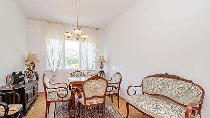 Просторен и стилен апартамент под наем в сърцето на София