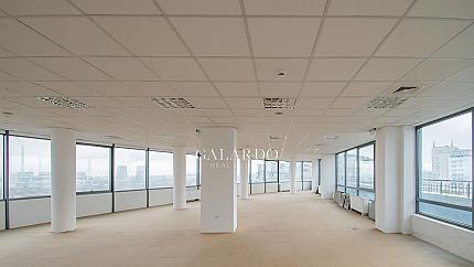 Spacious office in a luxury office building in the district. Friendship 2