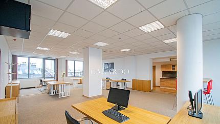 Furnished office in a luxury office building in the district Druzhba 2