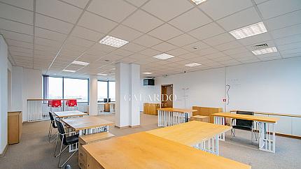 Furnished office in a luxury office building in the district Druzhba 2