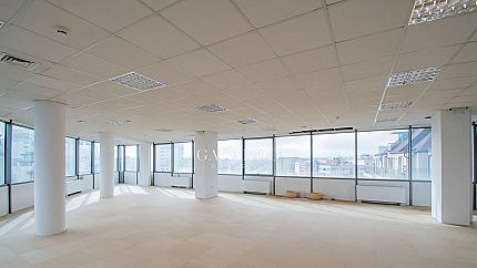 Spacious office in a luxury office building in the district. Druzhba 2