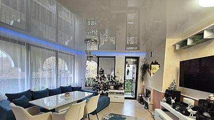 Stylishly furnished two-bedroom apartment in Simeonovo district