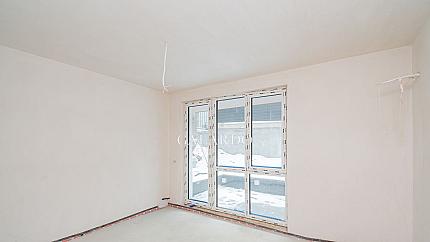 Просторен апартамент в нова сграда между града и планината, кв. Бояна