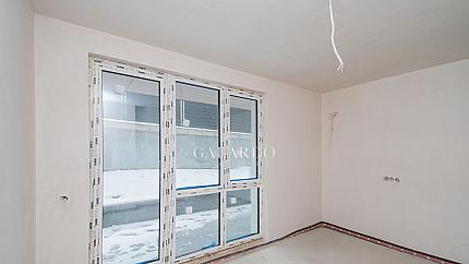 Просторен апартамент в нова сграда между града и планината, кв. Бояна