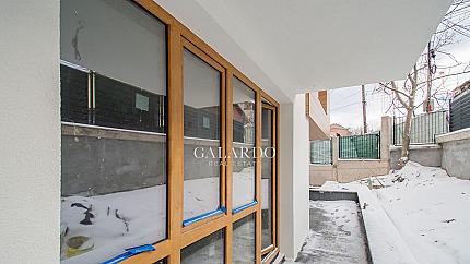 Просторен апартамент в нова сграда между града и планината, кв. Бояна