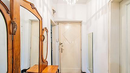 Просторен и стилен апартамент под наем в сърцето на София