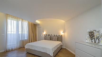 Просторен апартамент в представителна сграда