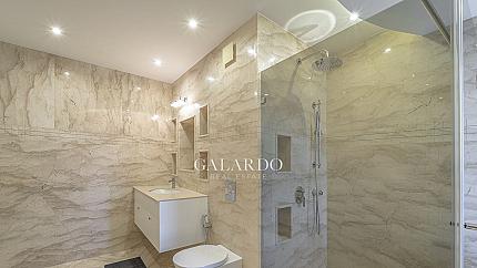 Просторен апартамент в представителна сграда