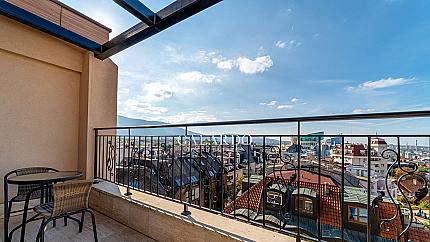 Просторен апартамент в представителна сграда