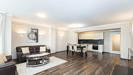 Приятен апартамент в луксозна сграда