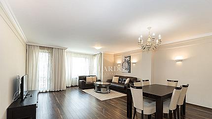 Приятен апартамент в луксозна сграда