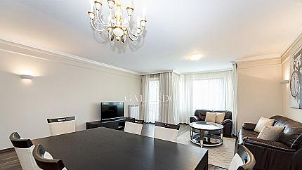 Приятен апартамент в луксозна сграда