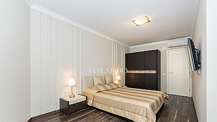 Приятен апартамент в луксозна сграда