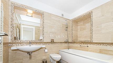 Приятен апартамент в луксозна сграда