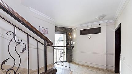 Приятен апартамент в луксозна сграда