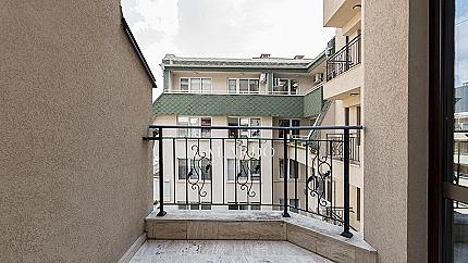 Приятен апартамент в луксозна сграда