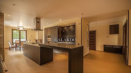 Еднофамилна къща с басейн в затворен комплекс, кв. Драгалевци