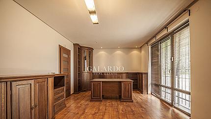 Еднофамилна къща с басейн в затворен комплекс, кв. Драгалевци