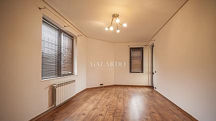 Еднофамилна къща с басейн в затворен комплекс, кв. Драгалевци