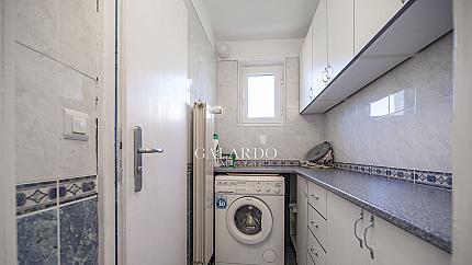 Самостоятелна къща с гараж и паркомясто в кв. Редута