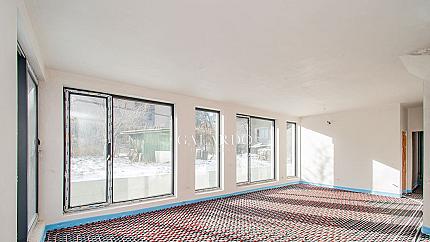 Самостоятелна къща в затворен комплекс в Симеоново