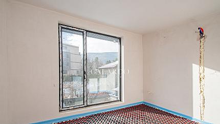 Самостоятелна къща в затворен комплекс в Симеоново