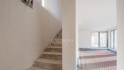 Самостоятелна къща в затворен комплекс в Симеоново