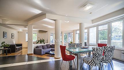 Просторен четиристаен апартамент в кв.Лозенец