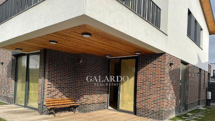 Луксозна къща в комплекс от затворен тип кв. Малинова долина