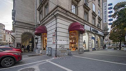 Уютен нов тристаен апартамент на метри от Народен театър