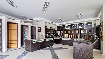 Ъглов магазин с голяма витрина до 29-то ДКЦ, кв.Гоце Делчев