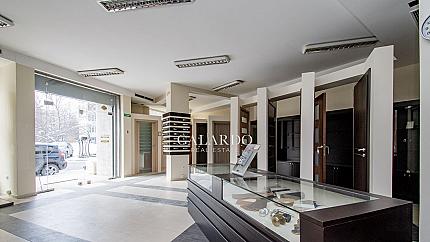 Ъглов магазин с голяма витрина до 29-то ДКЦ, кв.Гоце Делчев