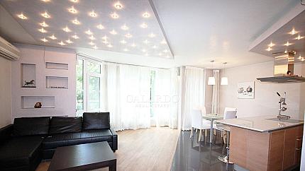 Луксозен тристаен апартамент до Южен парк, кв. Лозенец