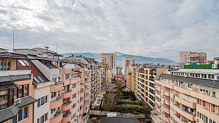 Двустаен апартамент с тераса под наем Студентски град