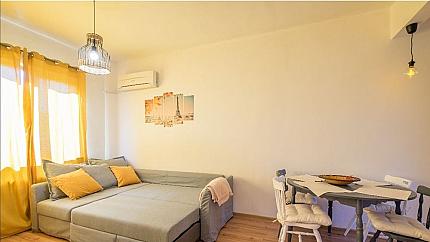 Cozy two-bedroom apartment next to the garden of the National Palace of Culture