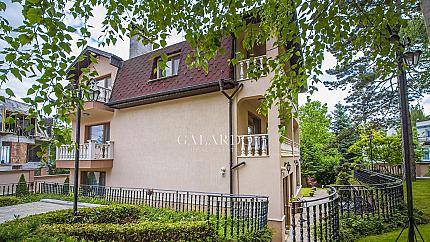 Къща за продажба в кв. Драгалевци