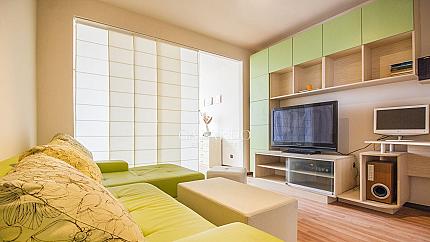 Spacious one-bedroom apartment near West Park metro station